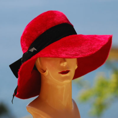 Splendid 1950's Brimmed Red Hat with black velvet bow