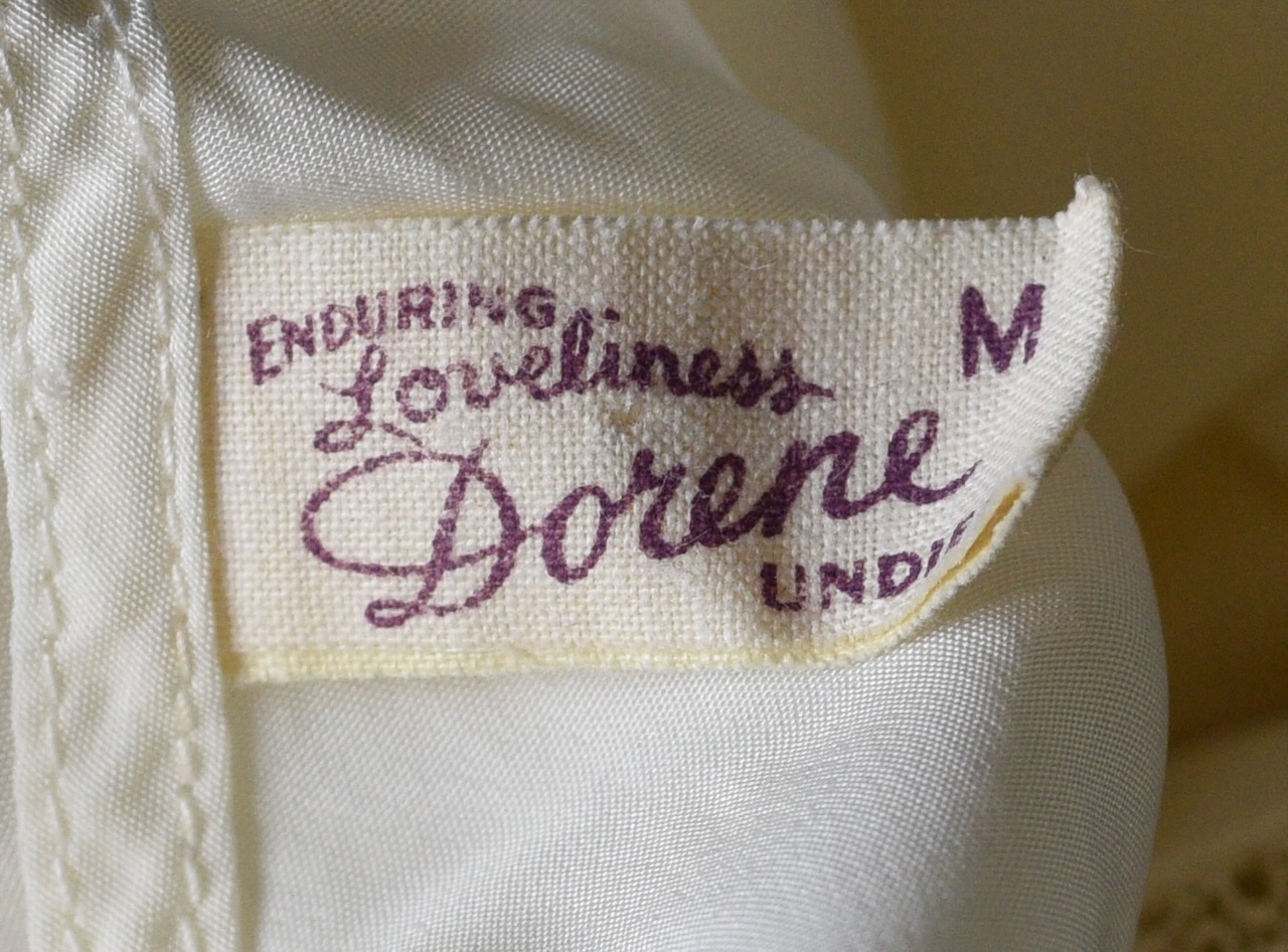 Dorene 1930's Bias Cut Nightgown With Lace & Embroidery On Bodice - Canada - Image 7